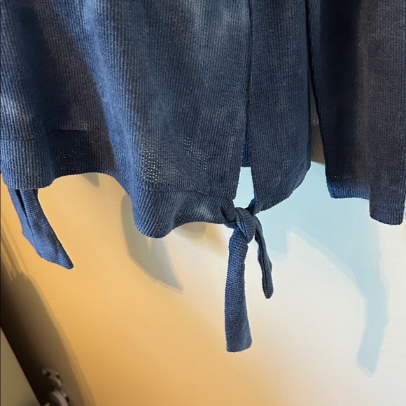 Tribal Tie-Hem Blue Tie-Dye Long Sleeve Waffle Top Size L - Picture 7 of 12